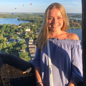 Meet your Posher, Julia.